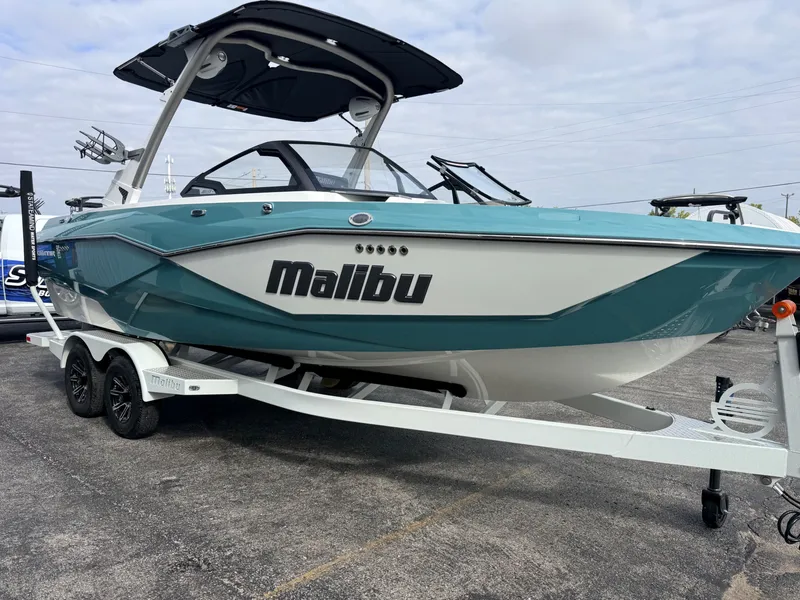 Slide: The Image of Malibu Wakesetter 22LSV 2025 - 6