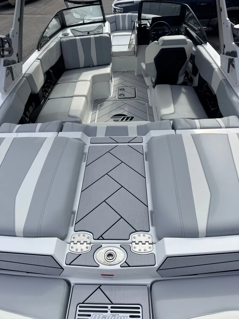 Slide: The Image of Malibu Wakesetter 22LSV 2025 - 7