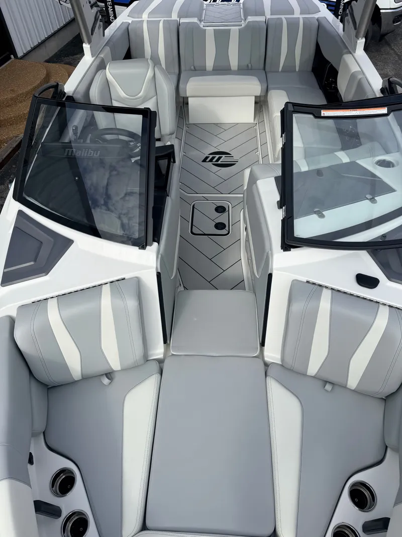 Slide: The Image of Malibu Wakesetter 22LSV 2025 - 9