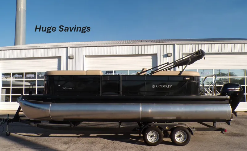 The Image of Godfrey Sweetwater 2286 SB Experience 2026 - 1