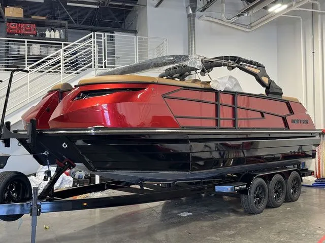 Slide: The Image of Montara SURF BOSS EVO SL 25' 2026 - 1