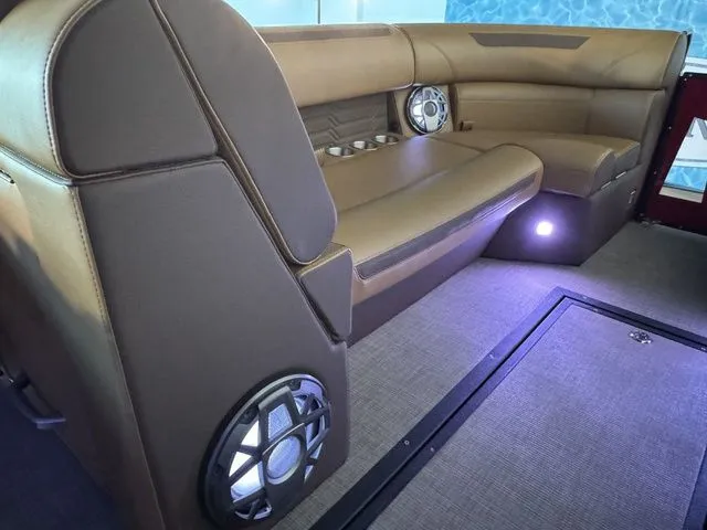 Slide: The Image of Montara SURF BOSS EVO SL 25' 2026 - 11