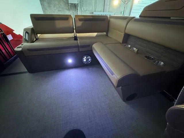 Slide: The Image of Montara SURF BOSS EVO SL 25' 2026 - 14