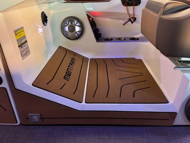 Slide: The Image of Montara SURF BOSS EVO SL 25' 2026 - 15