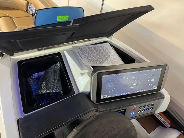 Slide: The Image of Montara SURF BOSS EVO SL 25' 2026 - 20