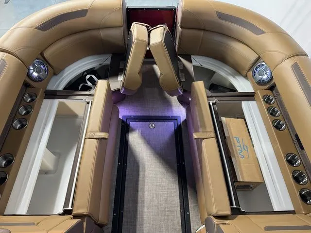 Slide: The Image of Montara SURF BOSS EVO SL 25' 2026 - 22