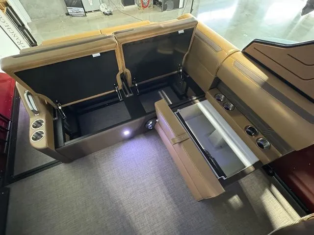 Slide: The Image of Montara SURF BOSS EVO SL 25' 2026 - 26