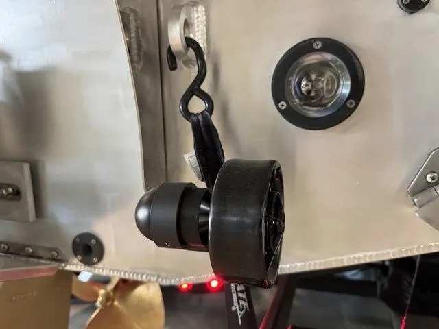 Slide: The Image of Montara SURF BOSS EVO SL 25' 2026 - 31