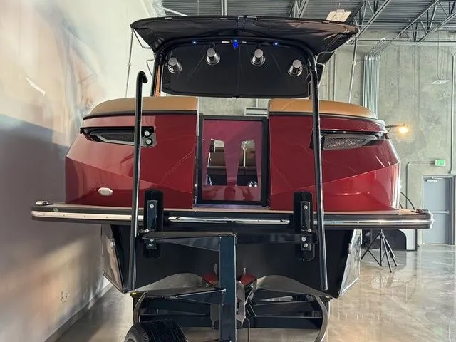 Slide: The Image of Montara SURF BOSS EVO SL 25' 2026 - 4