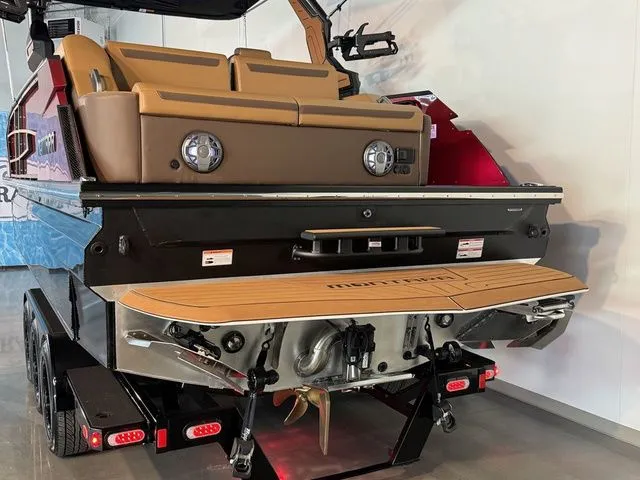 Slide: The Image of Montara SURF BOSS EVO SL 25' 2026 - 7