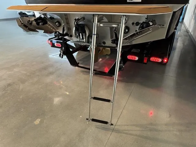 Slide: The Image of Montara SURF BOSS EVO SL 25' 2026 - 9