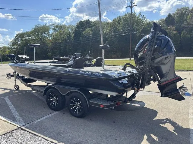 Slide: The Image of Skeeter ZXR20 2023 - 20