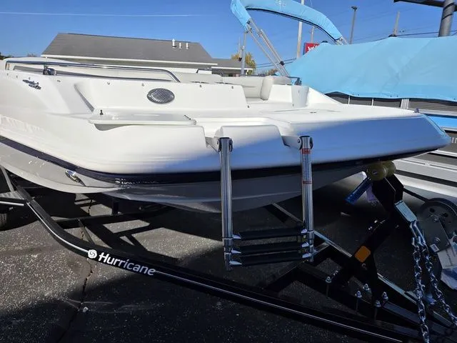 Slide: The Image of Hurricane SunDeck Sport 201 IO 2026 - 11