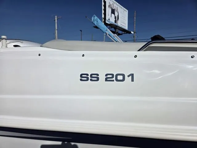 Slide: The Image of Hurricane SunDeck Sport 201 IO 2026 - 12