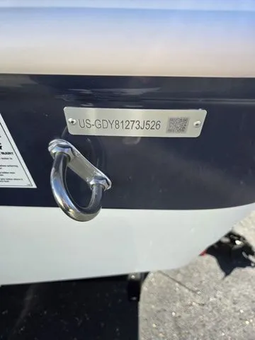 Slide: The Image of Hurricane SunDeck Sport 201 IO 2026 - 15