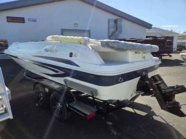 Slide: The Image of Hurricane SunDeck Sport 201 IO 2026 - 6