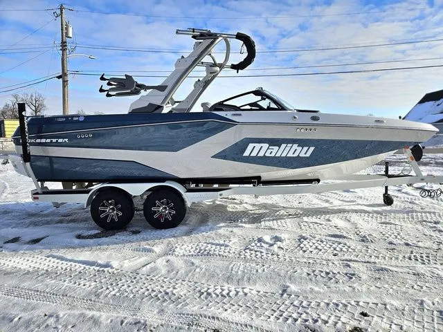 Slide: The Image of Malibu Wakesetter 23 MXZ 2026 - 18