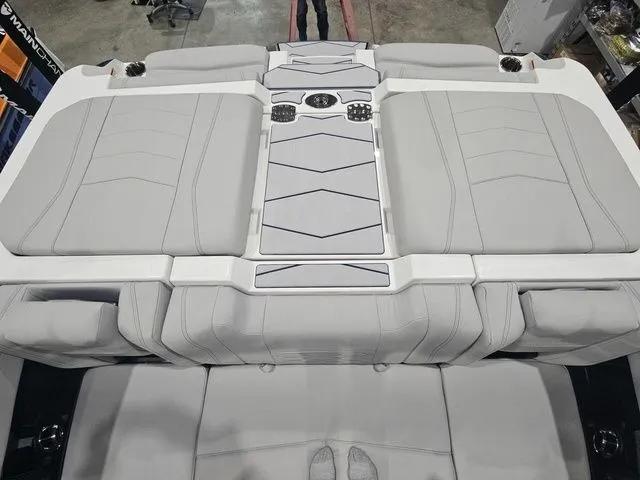 Slide: The Image of Malibu Wakesetter 23 MXZ 2026 - 9