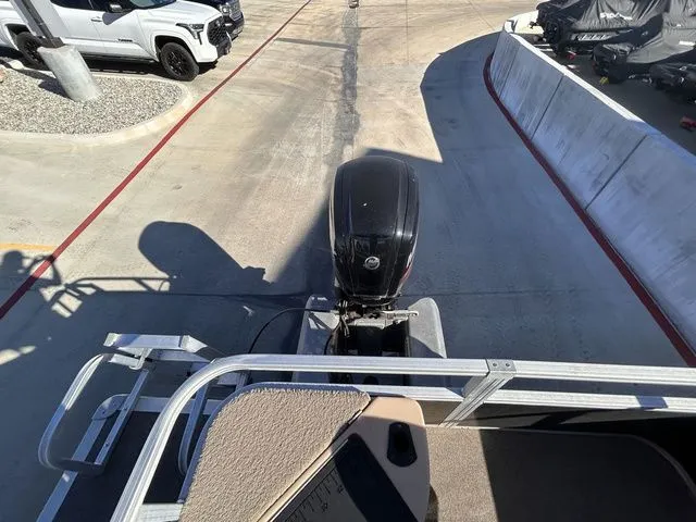 Slide: The Image of Sun Tracker Bass Buggy 18 DLX 2019 - 15