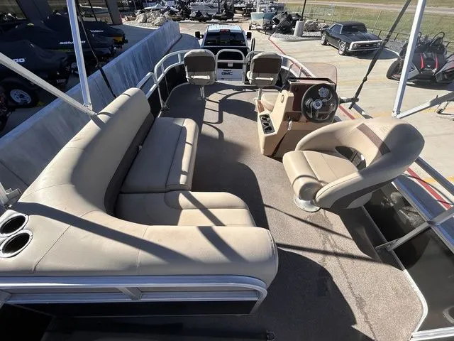 Slide: The Image of Sun Tracker Bass Buggy 18 DLX 2019 - 16