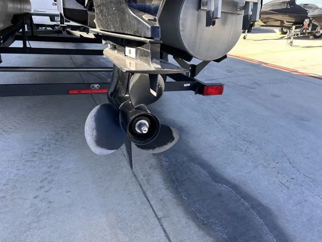 Slide: The Image of Sun Tracker Bass Buggy 18 DLX 2019 - 6