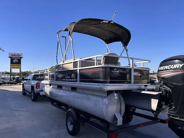 Slide: The Image of Sun Tracker Bass Buggy 18 DLX 2019 - 8