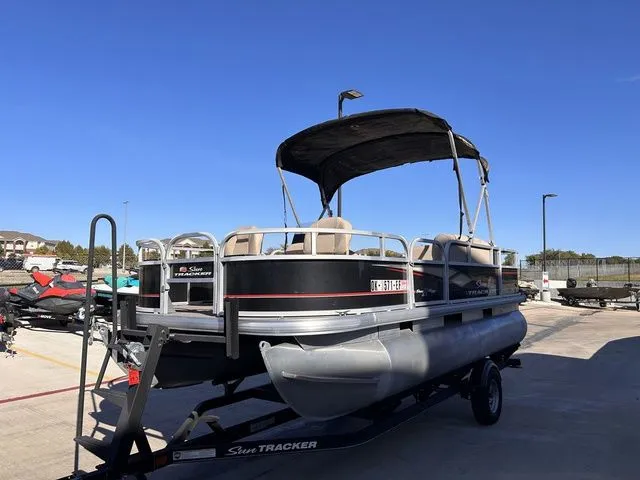 Slide: The Image of Sun Tracker Bass Buggy 18 DLX 2019 - 9