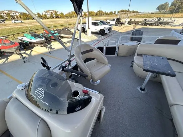 Slide: The Image of Sun Tracker Fishin' Barge 20 DLX 2017 - 13