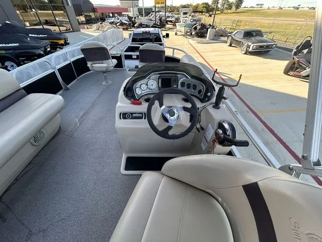 Slide: The Image of Sun Tracker Fishin' Barge 20 DLX 2017 - 18