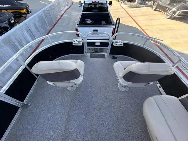 Slide: The Image of Sun Tracker Fishin' Barge 20 DLX 2017 - 19