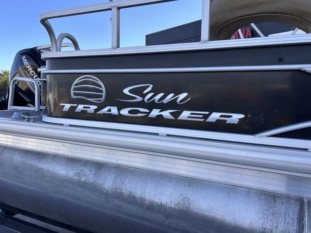 Slide: The Image of Sun Tracker Fishin' Barge 20 DLX 2017 - 4