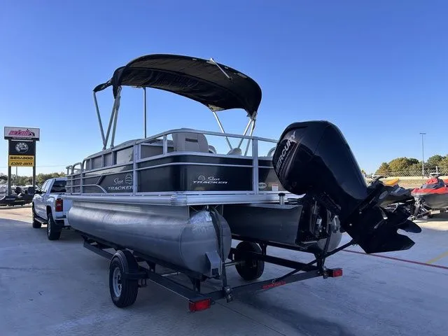 Slide: The Image of Sun Tracker Fishin' Barge 20 DLX 2017 - 7