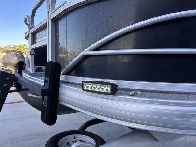 Slide: The Image of Sun Tracker Fishin' Barge 20 DLX 2017 - 9