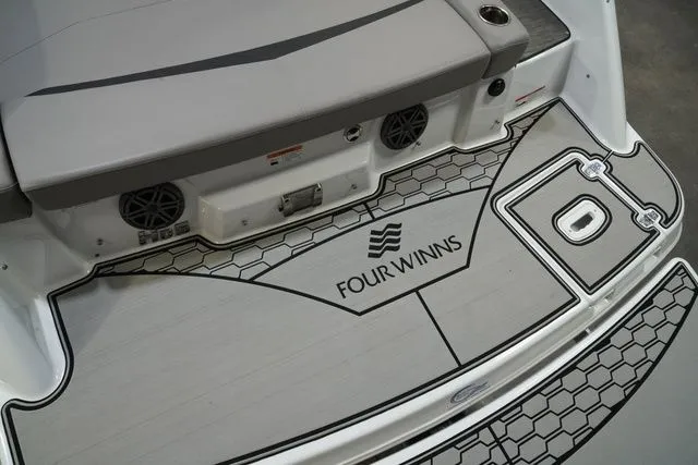 Slide: The Image of Four Winns HD5 2023 - 24