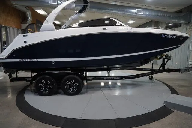 Slide: The Image of Four Winns HD5 2023 - 5