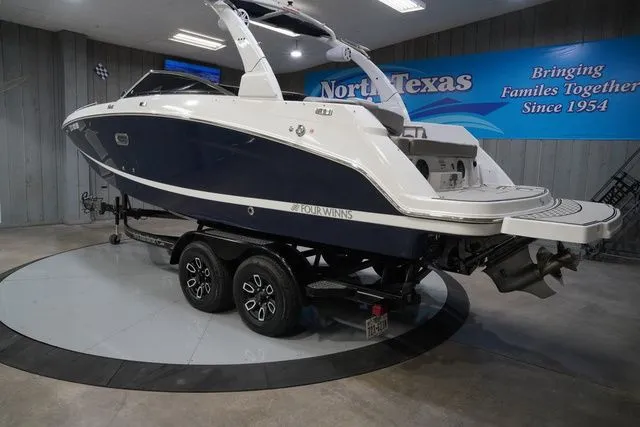 Slide: The Image of Four Winns HD5 2023 - 8