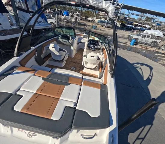 Slide: The Image of Chaparral SSi 21 In Stock trailer included 2026 - 7