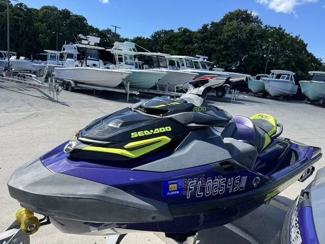 Slide: The Image of Sea-Doo RXT 2021 - 4