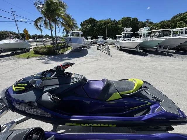 Slide: The Image of Sea-Doo RXT 2021 - 5