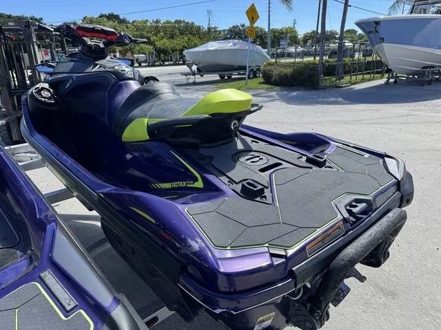 Slide: The Image of Sea-Doo RXT 2021 - 6