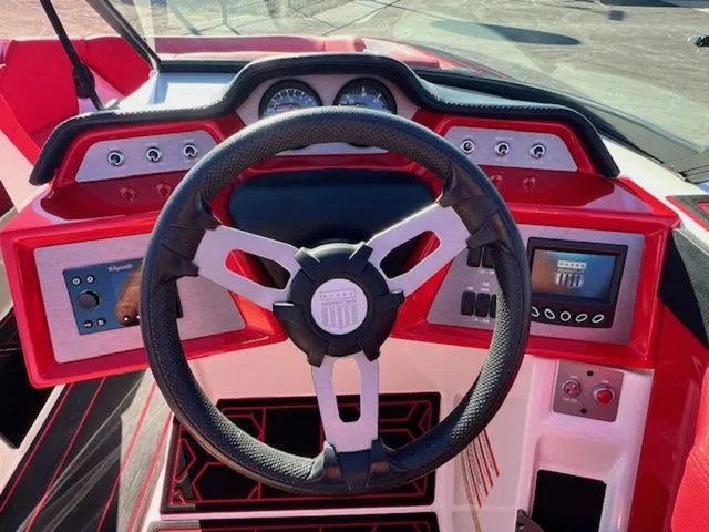 Slide: The Image of MasterCraft NXT24 2021 - 26