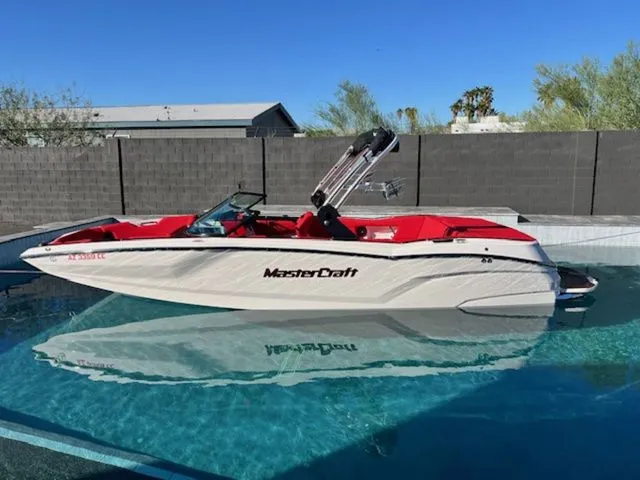 Slide: The Image of MasterCraft NXT24 2021 - 8