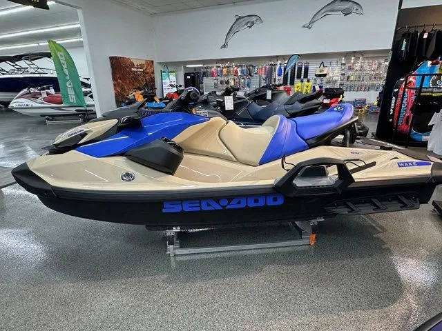 Slide: The Image of Sea-Doo Wake 170 BRP Premium Audio, iDF, iBR 2026 - 4