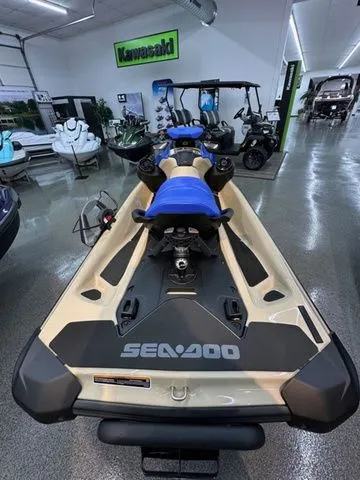 Slide: The Image of Sea-Doo Wake 170 BRP Premium Audio, iDF, iBR 2026 - 5