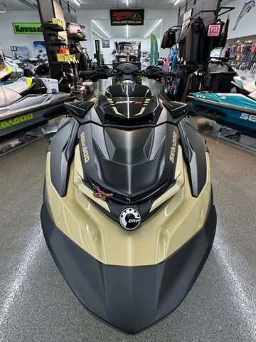 Slide: The Image of Sea-Doo RXT-X 2025 - 3