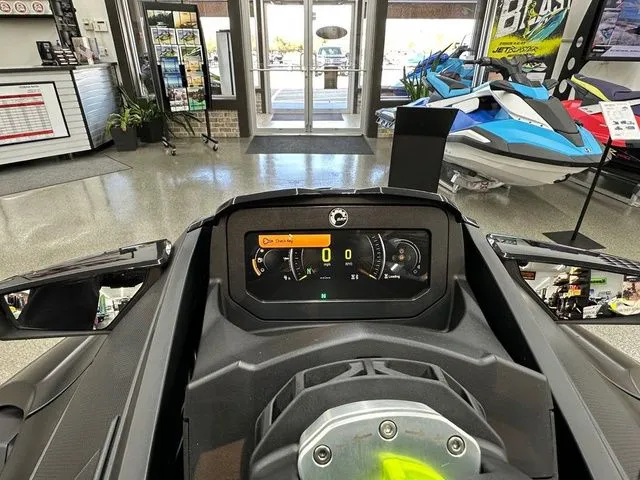 Slide: The Image of Sea-Doo RXT-X 2025 - 6