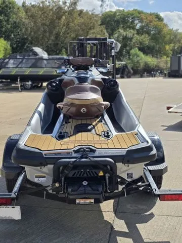 Slide: The Image of Sea-Doo GTX 2018 - 10