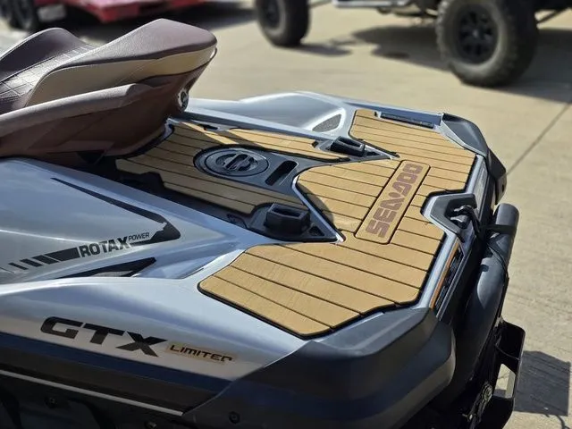 Slide: The Image of Sea-Doo GTX 2018 - 11