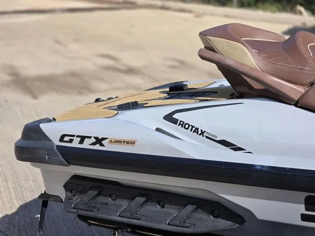 Slide: The Image of Sea-Doo GTX 2018 - 13
