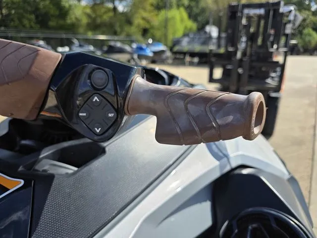 Slide: The Image of Sea-Doo GTX 2018 - 15